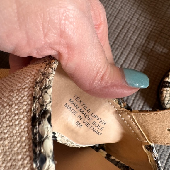 Ann Taylor Factory sandals - Picture 5 of 7